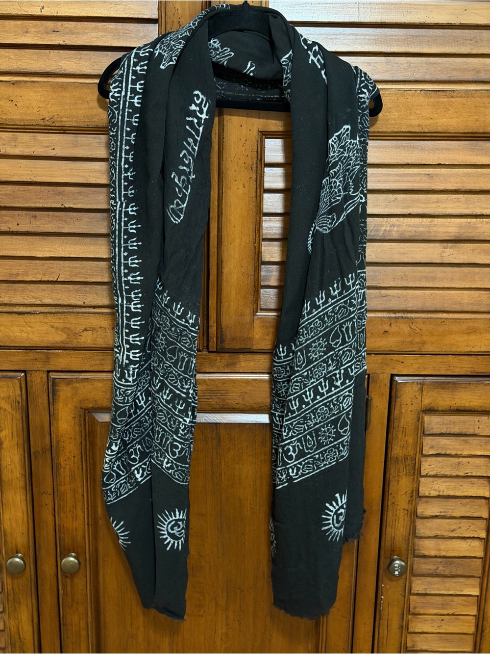 Black & White Printed Prayer Shawl 🙏🏻/Meditation Wrap 🧘🏻♀️/ Cute Accessory🧣